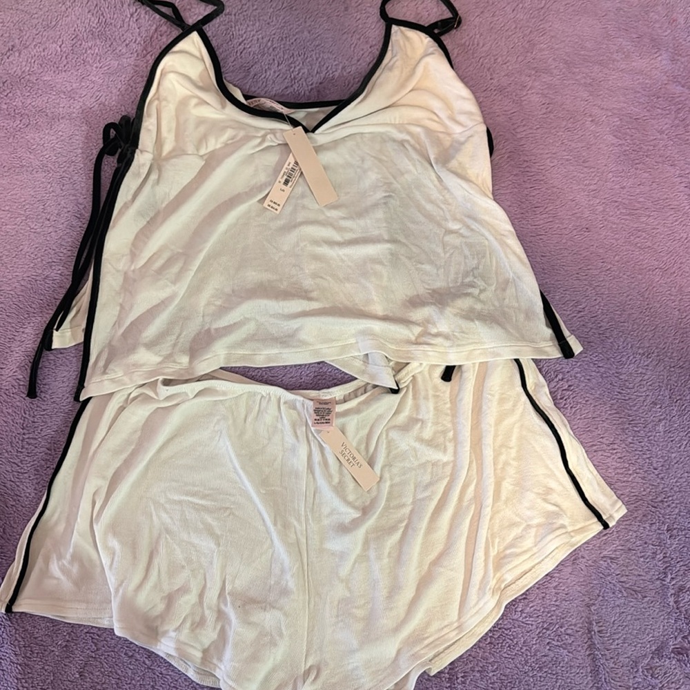 Victoria’s Secret sleep set
